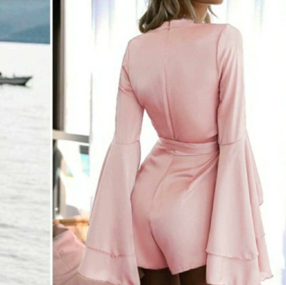 Last S•Flirty Playsuit Satin Bell Sleeves - Picture 3 of 8